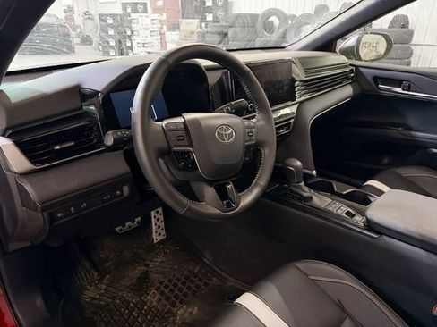 Used 2025 Toyota Camry SE FWD image 8