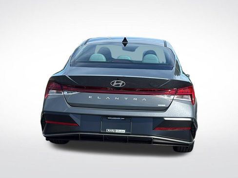 Used 2025 Hyundai Elantra Limited FWD image 6