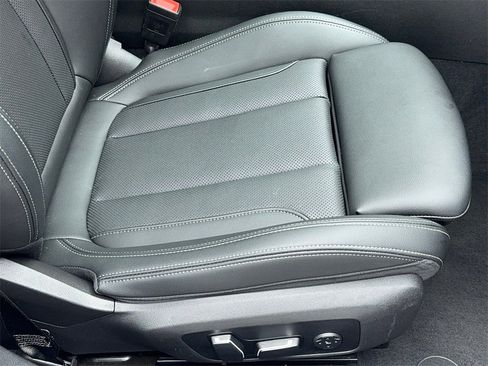 Used 2025 BMW 330i Sedan image 50