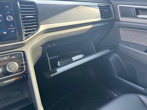 Used 2022 Volkswagen Atlas Cross Sport SEL R-Line AWD/4WD image 25