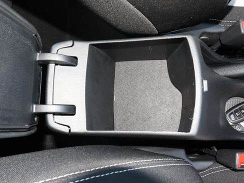 Used 2025 Hyundai Venue SEL FWD image 24