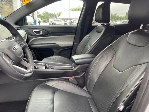 Used 2023 Jeep Compass Latitude AWD/4WD image 12