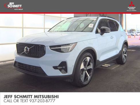Used 2026 Volvo XC40 B5 Plus AWD/4WD image 1
