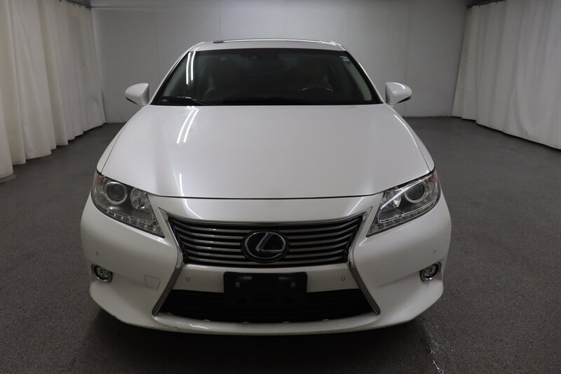 Used 2014 Lexus ES 300h w/ Luxury Package w/Bamboo Trim FWD image 2