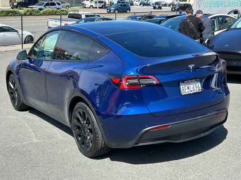 Used 2021 Tesla Model Y Long Range image 7