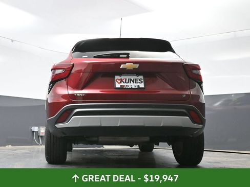 Used 2025 Chevrolet Trax LT FWD image 59