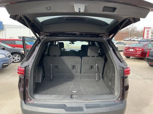 Used 2022 Chevrolet Traverse LT image 13