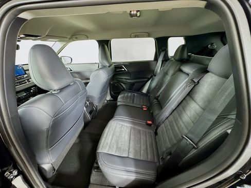 New 2026 Mitsubishi Outlander SE image 25