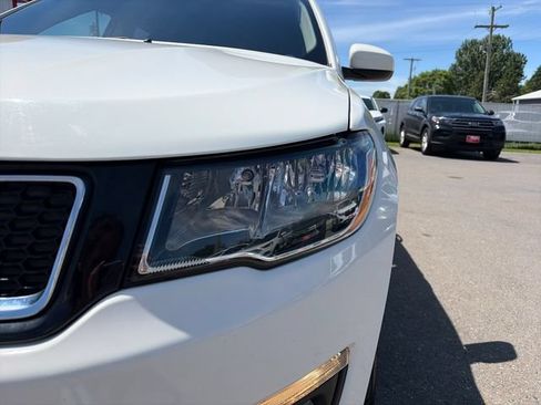 Used 2018 Jeep Compass Latitude FWD image 17