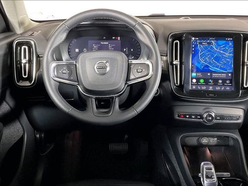 Used 2023 Volvo XC40 B5 Plus AWD/4WD image 4