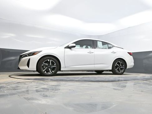 Used 2024 Nissan Sentra SV image 33