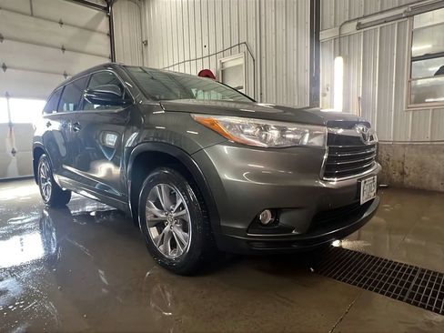 Used 2015 Toyota Highlander XLE AWD/4WD image 8