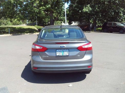 Used 2014 Ford Focus SE FWD image 4