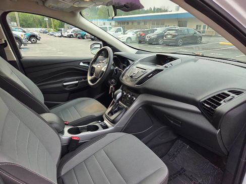 Used 2016 Ford Escape SE image 16