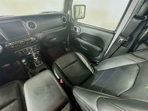 Used 2020 Jeep Gladiator Overland image 11