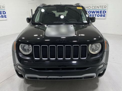 Used 2023 Jeep Renegade Latitude AWD/4WD image 3