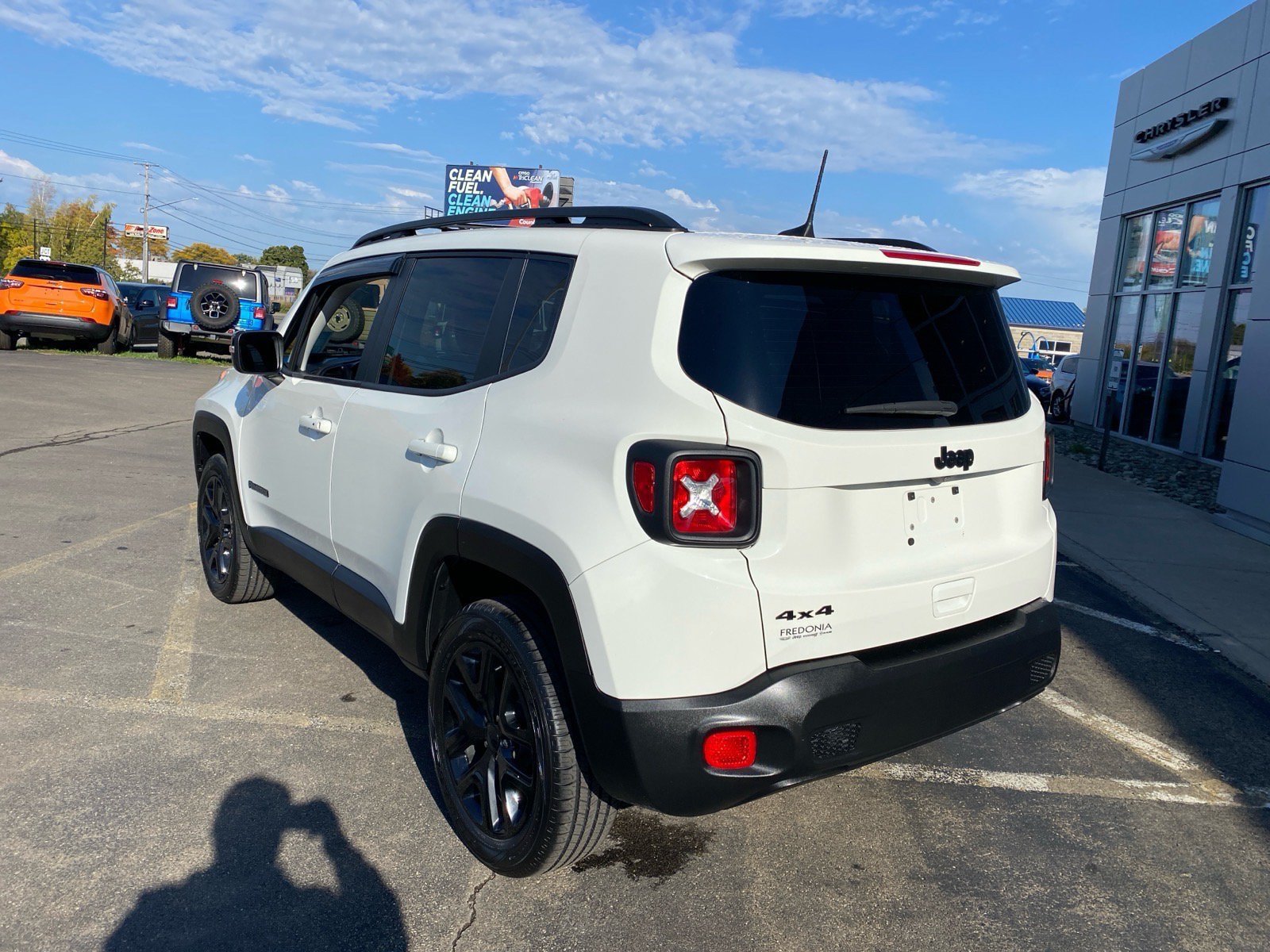 Used 2023 Jeep Renegade Altitude w/ Sun/Sound Group AWD/4WD image 3
