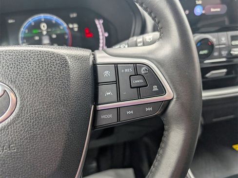 Used 2024 Toyota Grand Highlander XLE image 21
