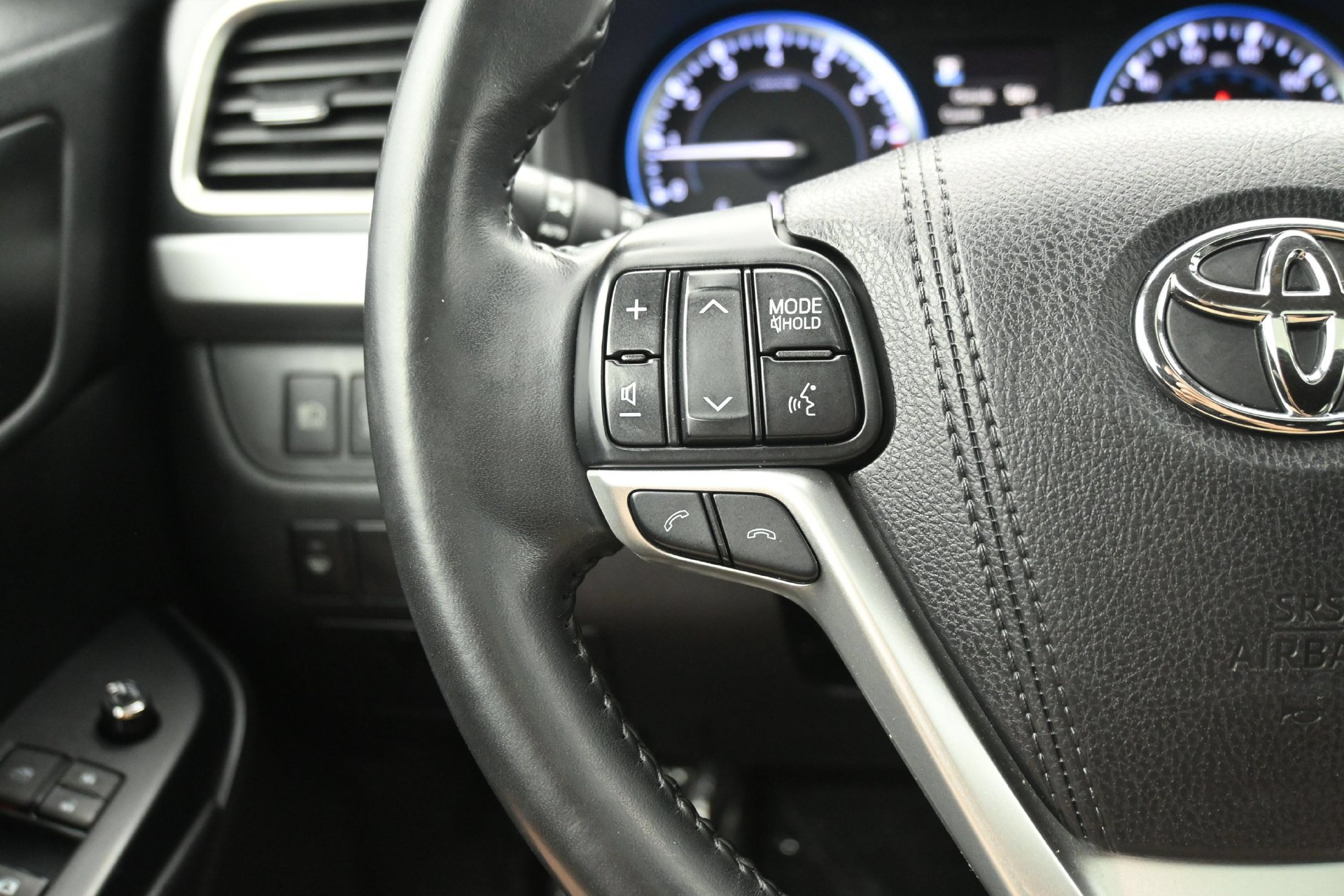 Used 2018 Toyota Highlander XLE AWD/4WD image 22