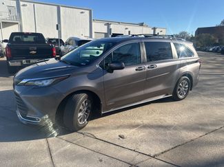 Used 2021 Toyota Sienna XLE video 1