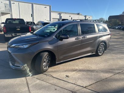 Used 2021 Toyota Sienna XLE