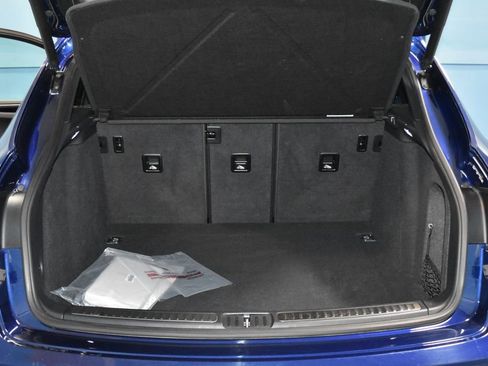 Certified 2024 Porsche Macan image 32