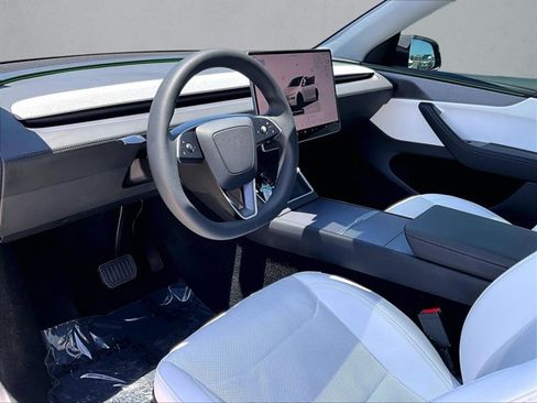 Used 2026 Tesla Model Y 2WD image 14