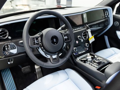 New 2026 Rolls-Royce Cullinan Black Badge image 28