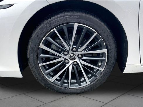 Used 2024 Lexus ES 350 w/ Premium Package FWD image 11