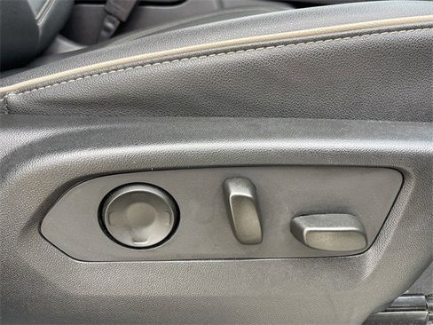 Used 2023 Chevrolet Suburban Premier image 28