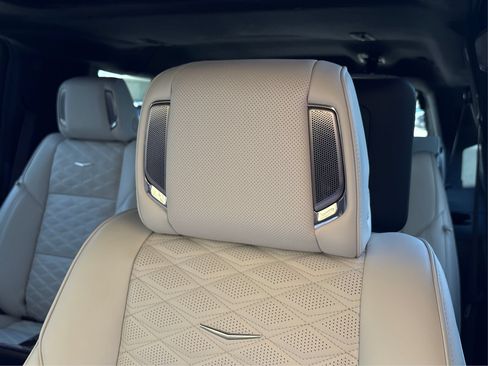 New 2026 Cadillac Escalade ESV Platinum Sport AWD/4WD image 31