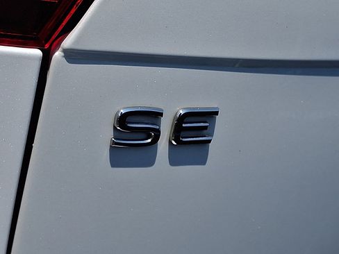 Used 2023 Volkswagen Tiguan SE R-Line AWD/4WD image 31