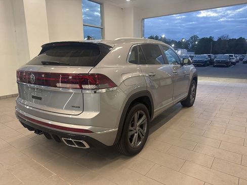 Used 2024 Volkswagen Atlas Cross Sport SEL R-Line AWD/4WD image 5