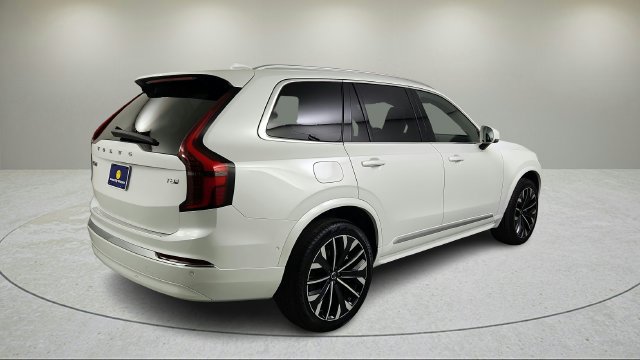 New 2026 Volvo XC90 T8 Plus w/ Protection Package Premier AWD/4WD image 4