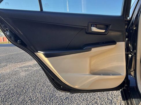 Used 2014 Toyota Camry L image 14