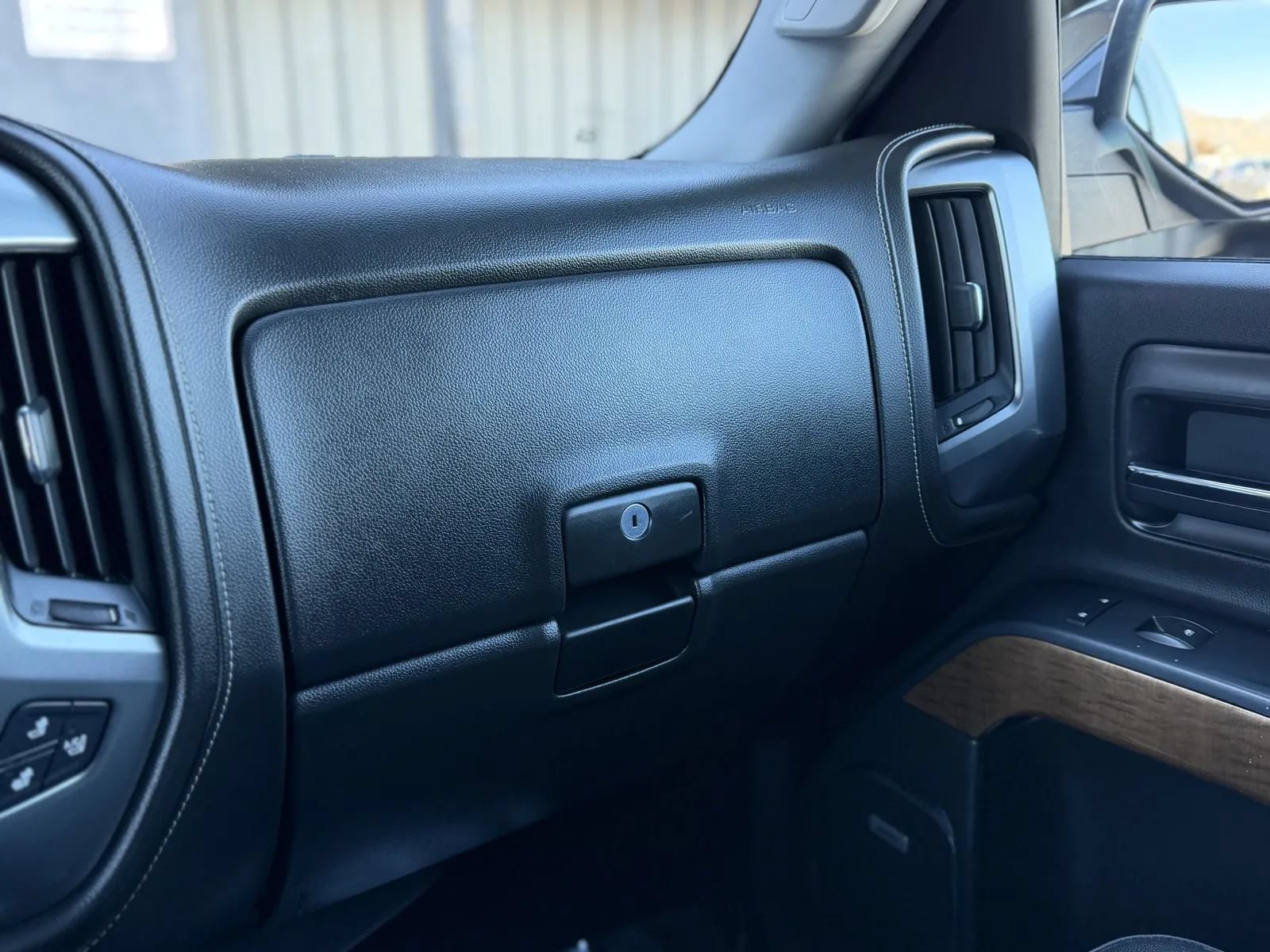 Used 2015 Chevrolet Silverado 1500 LTZ w/ LTZ Plus Package AWD/4WD image 33