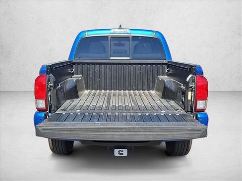 Used 2016 Toyota Tacoma TRD Off-Road AWD/4WD image 10