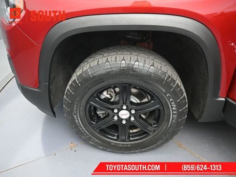 Used 2022 GMC Acadia AT4 w/ Technology Package image 38