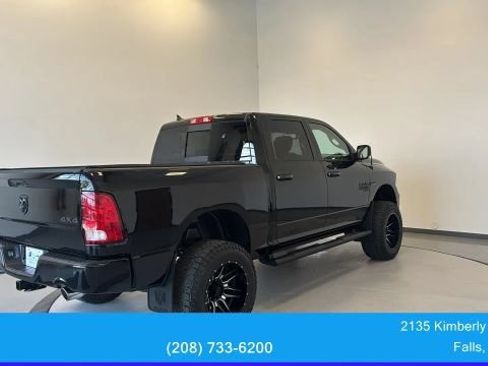 Used 2019 RAM 1500 Classic SLT w/ Black Appearance Group AWD/4WD image 8