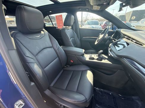 Used 2023 Cadillac XT4 Luxury w/ Cold Weather Package AWD/4WD image 24