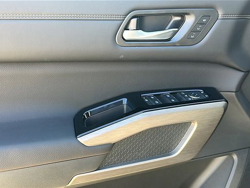 New 2025 Nissan Pathfinder Platinum image 13