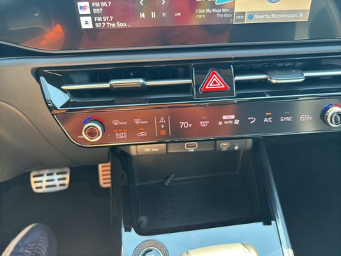 Certified 2025 Kia Niro EX Touring FWD image 36
