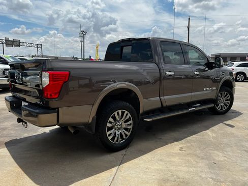 Used 2018 Nissan Titan Platinum Reserve w/ Platinum Utility Package AWD/4WD image 6