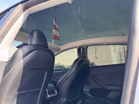 Used 2024 Tesla Model Y Long Range AWD/4WD image 12