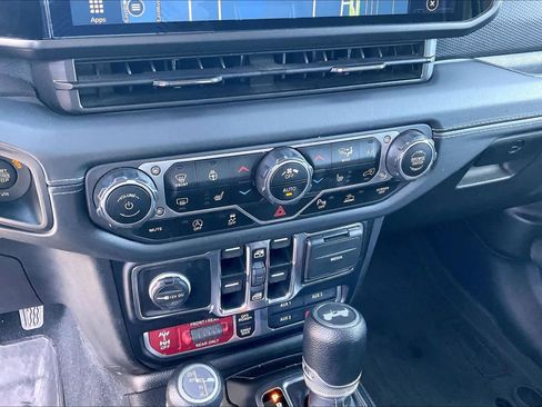 Used 2024 Jeep Wrangler Unlimited Rubicon w/ Technology Group image 31