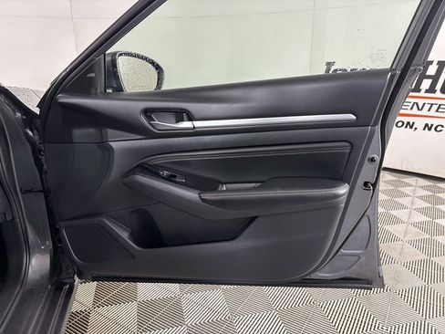 Used 2023 Nissan Altima 2.5 SV w/ SV Premium Package image 27