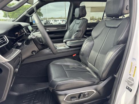 Used 2022 Jeep Wagoneer Series III w/ Premium Group I image 30