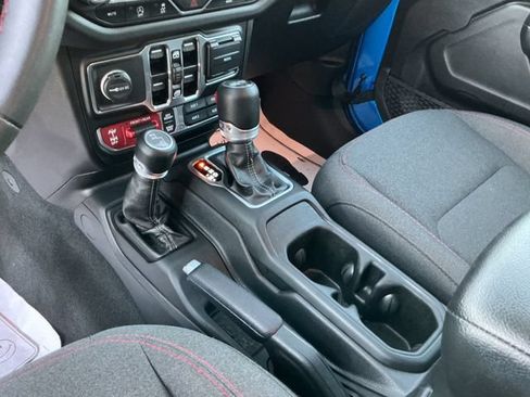 Used 2024 Jeep Wrangler Unlimited Rubicon AWD/4WD image 22