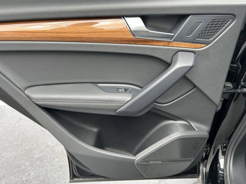 Certified 2024 Audi Q5 e Premium Plus image 20