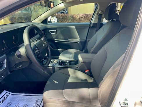 Used 2025 Kia K4 LXS image 10